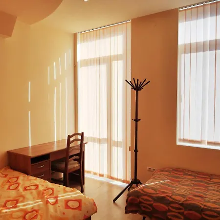 Етаж От Къща С Двор В Супер Център Apartment *